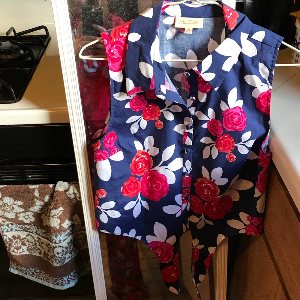 Modcloth Size Medium Tie Knot Button Up - image 1